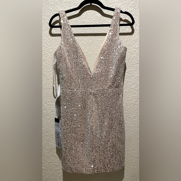 NWT Mac Duggal Style 26496 Knotted Waist Plunging Neckline, Sequins Dress Size 8 - Picture 7 of 10